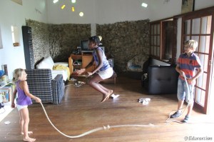 Jugando en casa de Chrisna y Amaro