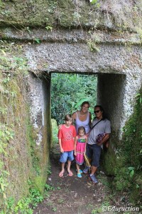 Explorando templos con Dean