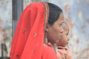 Madre e hijo en Delhi